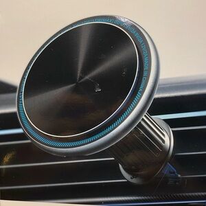 Magnetic Wireless Car Charger • Fast Charging • Hands‑Free Mount • NWT